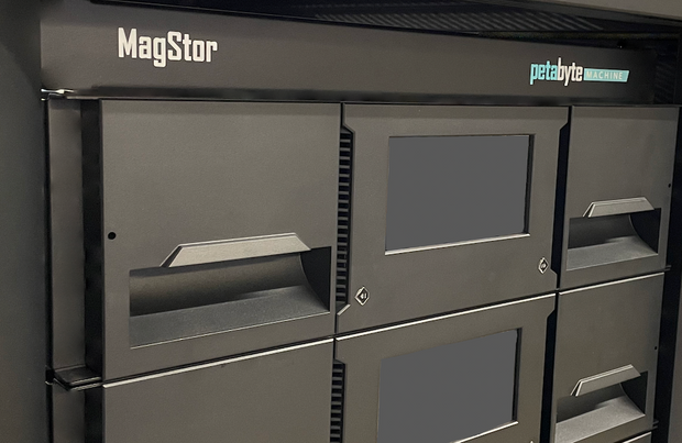 MagStor PetaByte Machine M3280 Tape Library